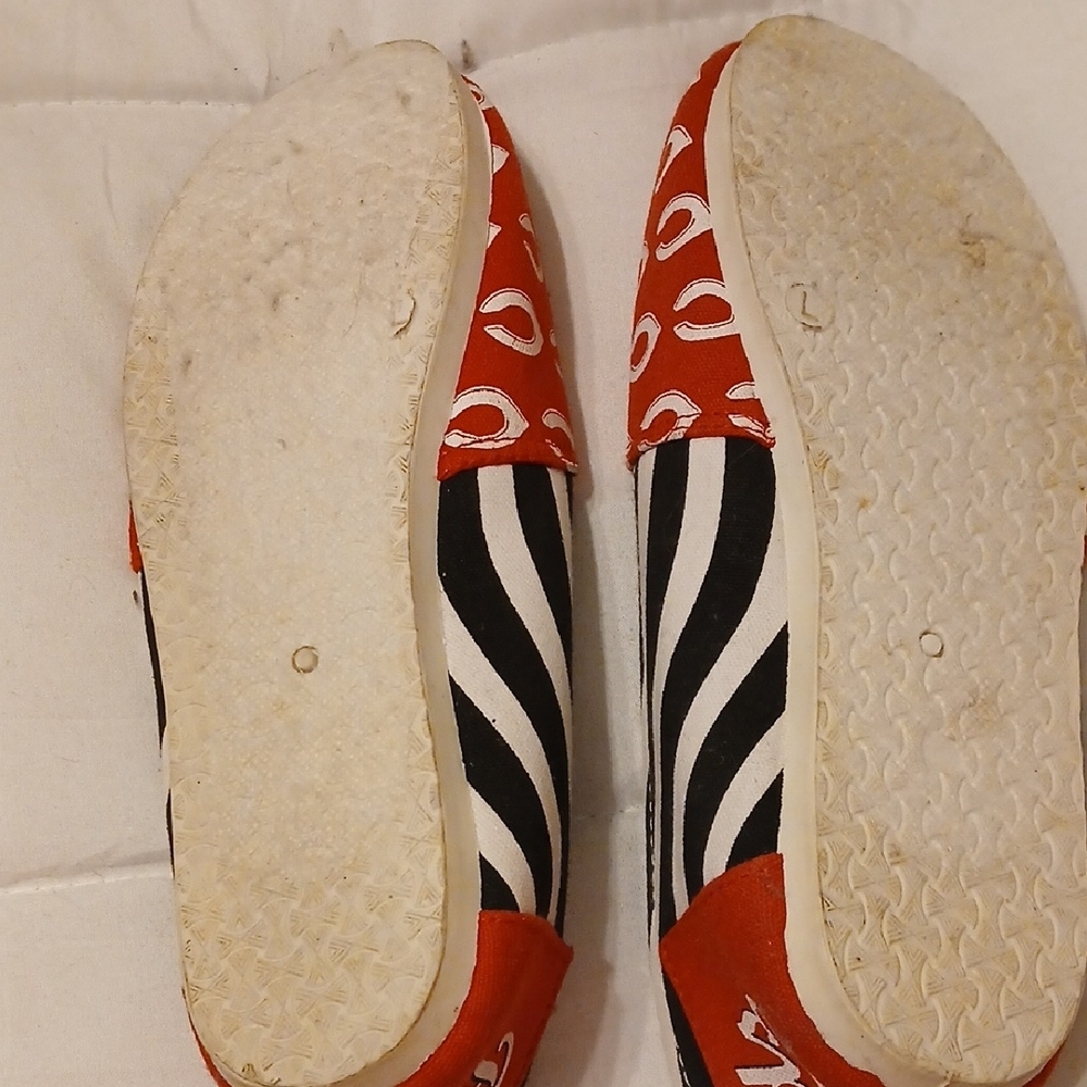 Red Patterned Women's Shoes - Picture 3 of 5